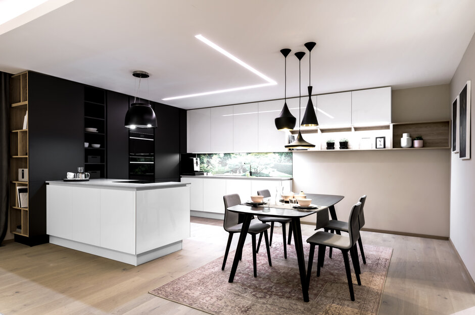 White | Black Evermatt | Gladstone Oak
