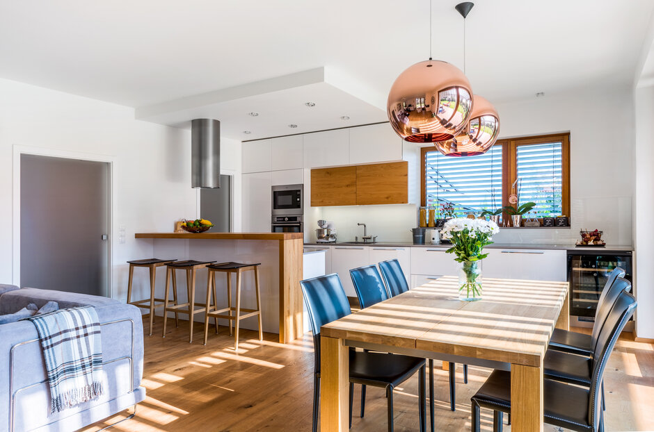 White Gloss | Knotted Oak