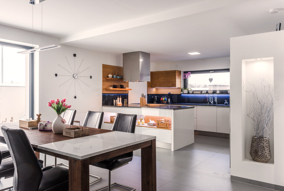 White Gloss | Knotted Oak
