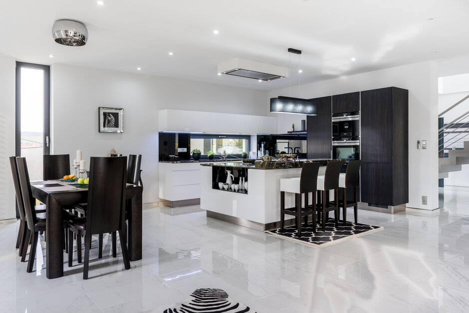 White Gloss | Ebony Wave