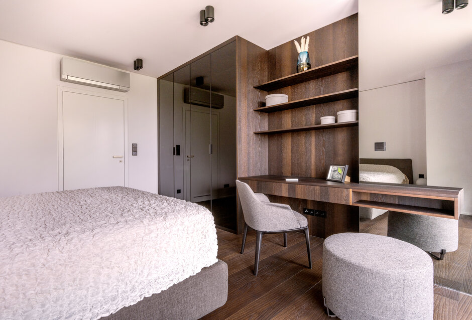 Evermatt Black Graphite | Smoked Oak