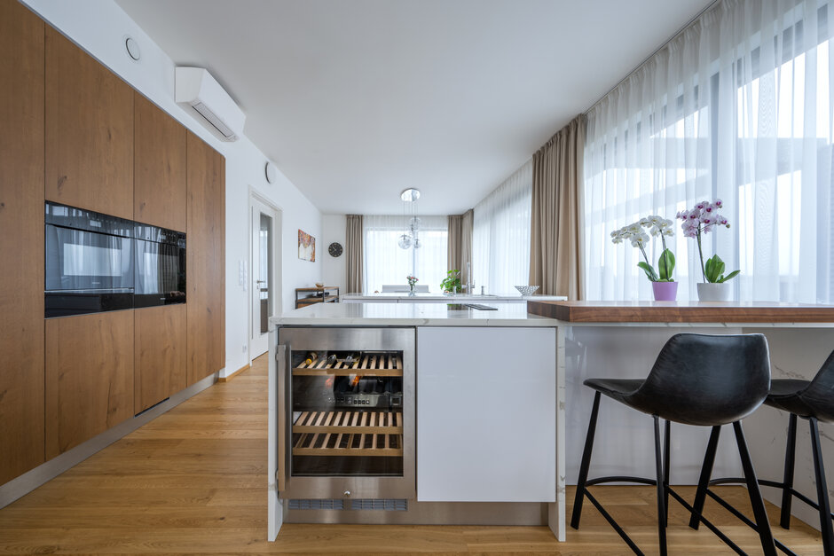 White Gloss / Antique Dark Oak
